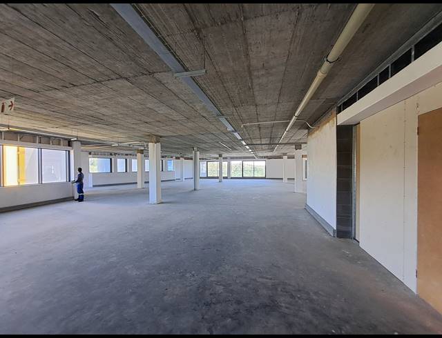 1,200M² OFFICE TO LET IN WAVERLEY